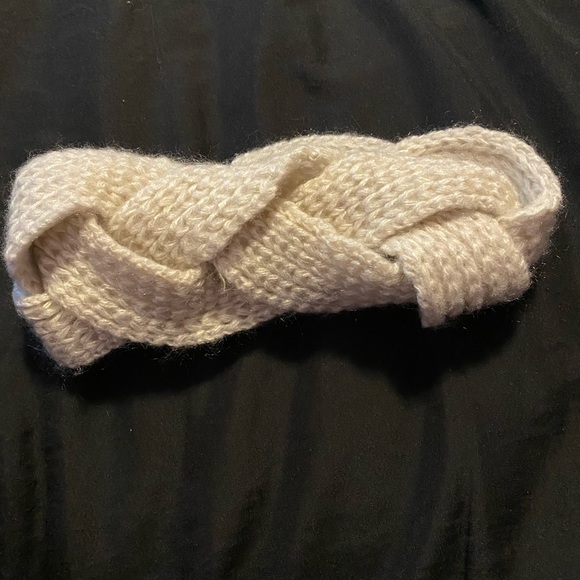 New “H&M” Headband - Picture 2 of 3